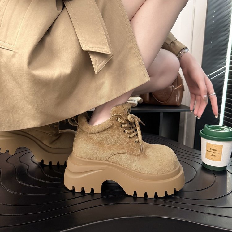 Evelyn - Slip Resistant